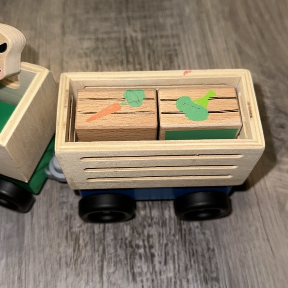 Moving Train Set - Picture 3 of 9